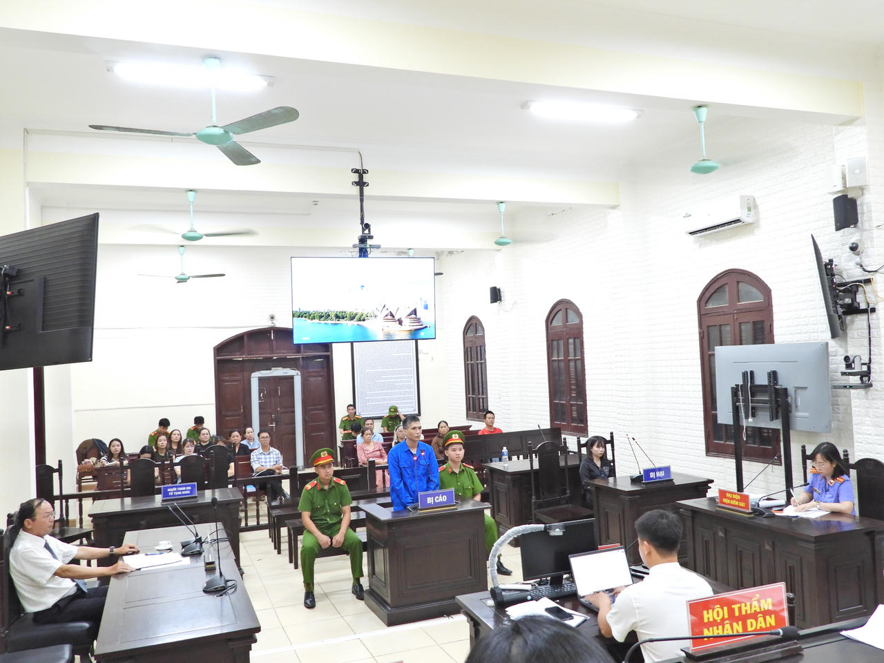 Quang cảnh phiên tòa. (Ảnh: Minh Phương)