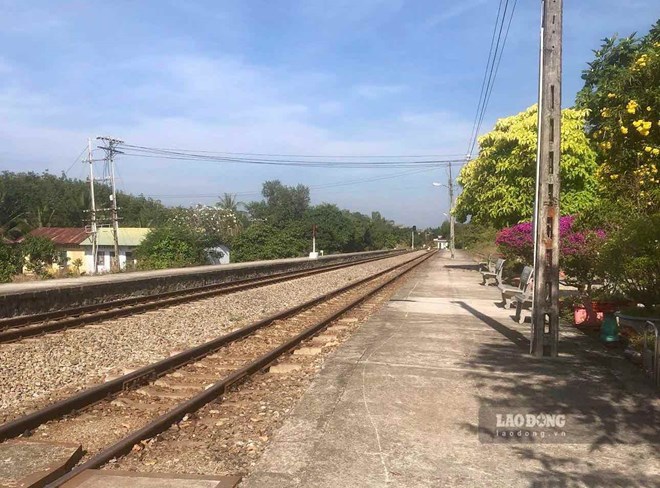 Tàu hỏa dừng đột xuất đưa 1 hành khách đi cấp cứu nhưng không qua khỏi