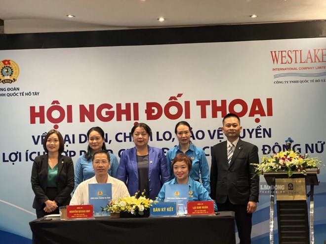 Đại diện chăm lo, bảo vệ lao động nữ thông qua đối thoại tại nơi làm việc