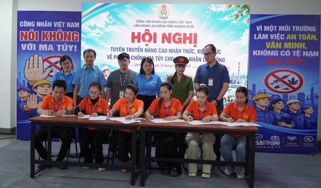 Công nhân Quảng Ngãi ký cam kết nói không với ma túy