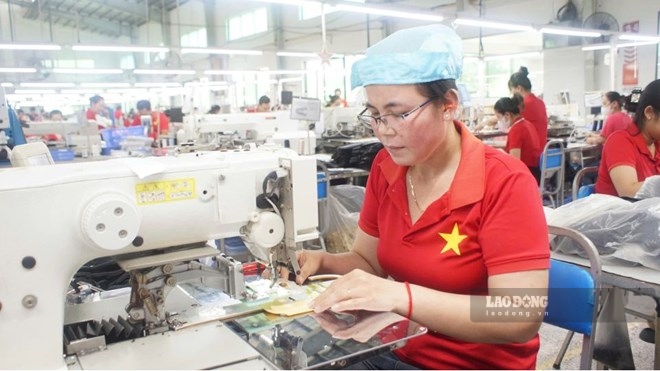 Nhiều công nhân chủ động nâng cao tay nghề giúp tăng năng suất, cải thiện đời sống. Ảnh: Hoàng Lộc