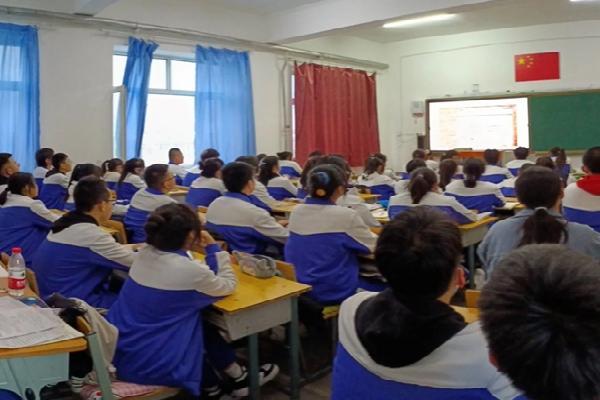 ​ Nhà trường cho rằng gia đình của học sinh đã gây ra